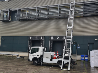 Huurverhuislift.nl bij Belastingdienst Apeldoorn, gemakkelijker kunnen we het niet maken